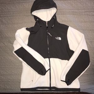 The Northface woman’s fleece size medium